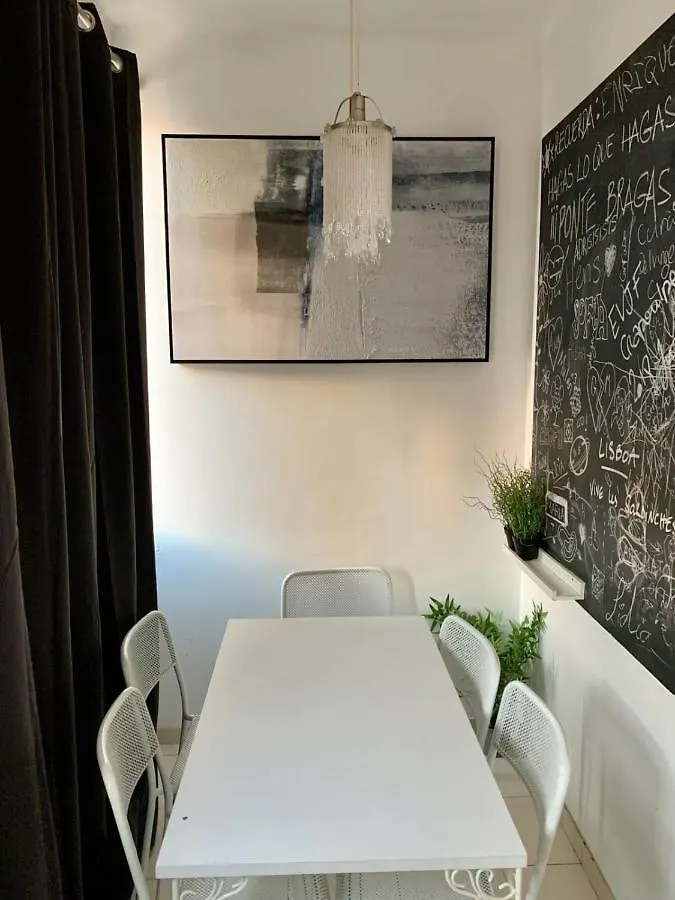 Beautiful 7 Bedroom Apartment In Лиссабон