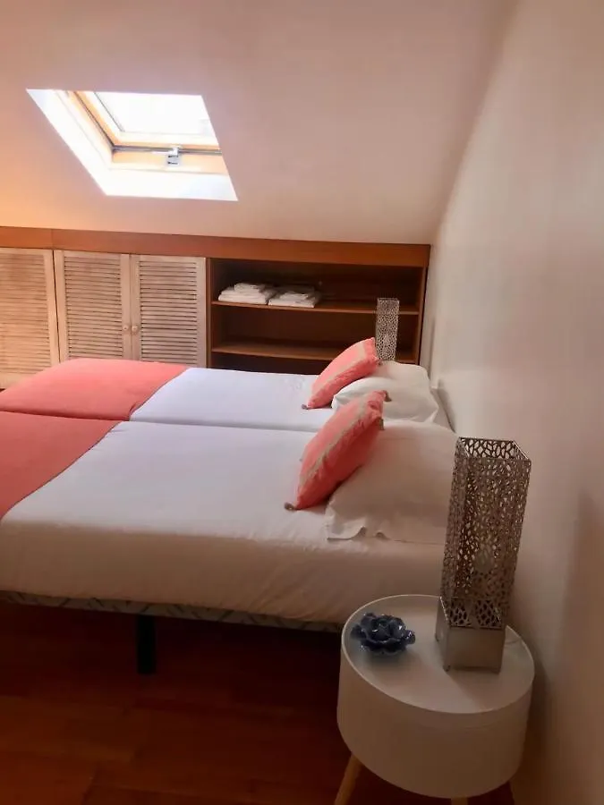 Beautiful 7 Bedroom Apartment In Лиссабон