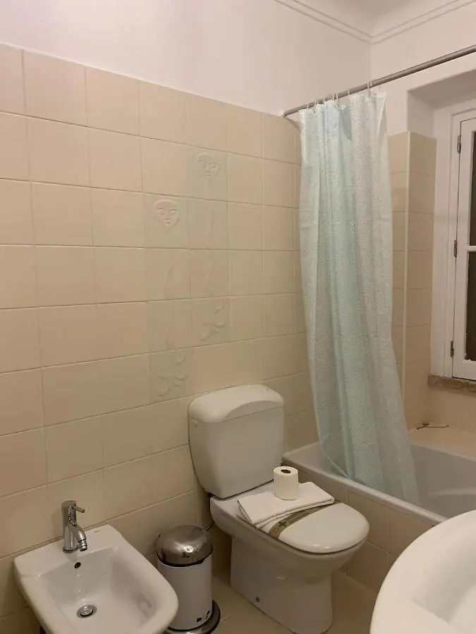 Beautiful 7 Bedroom Apartment In Лиссабон