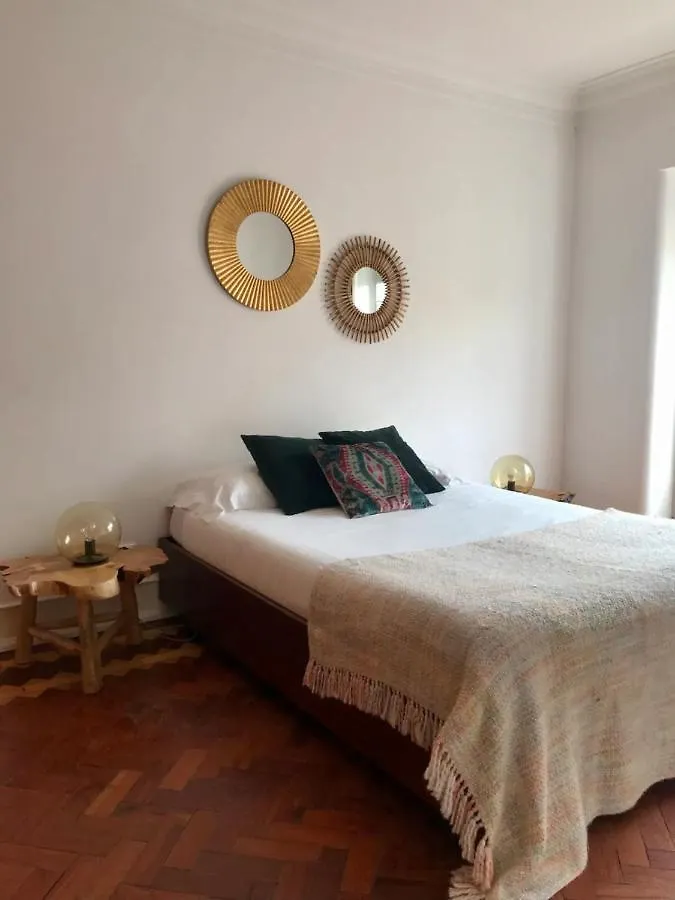 Beautiful 7 Bedroom Apartment In Лиссабон